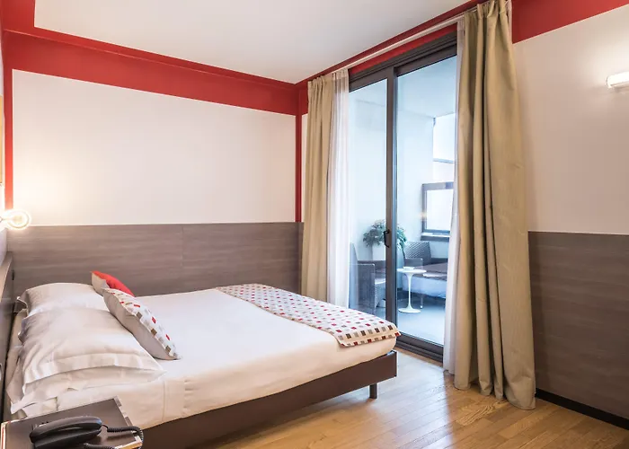 Continental Urban Art Hotel 4*