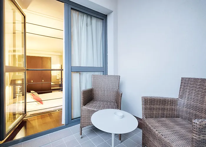 Continental Urban Art Hotel 4*