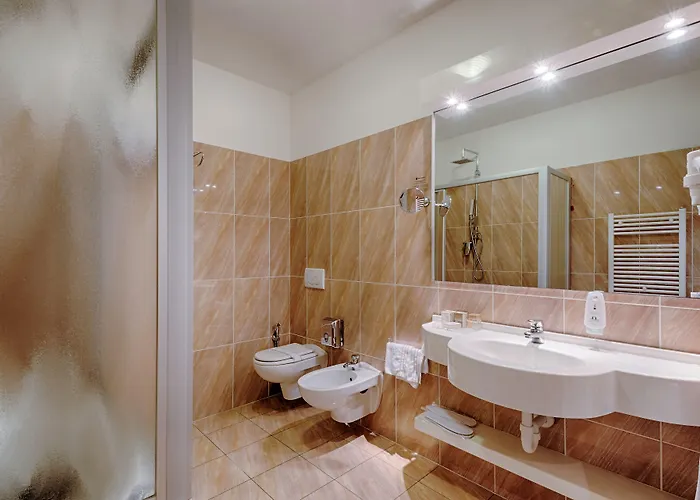 Continental Urban Art Hotel 4*