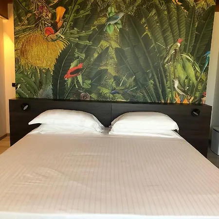 Continental Urban Art Hotel
