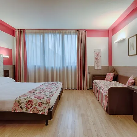 Continental Urban Art Hotel 4*