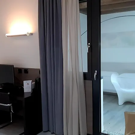 Continental Urban Art Hotel
