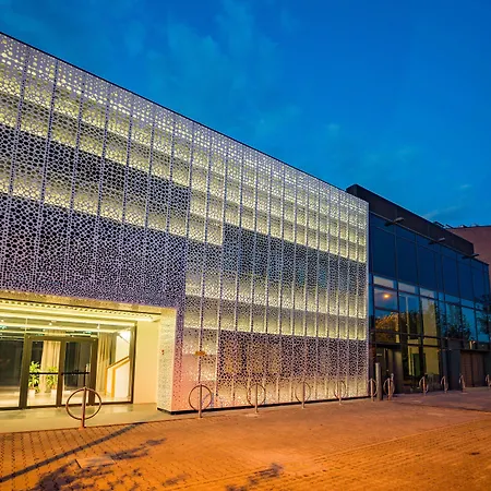 Continental Urban Art Hotel 4*