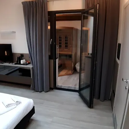 Hotel Continental Urban Art 4*