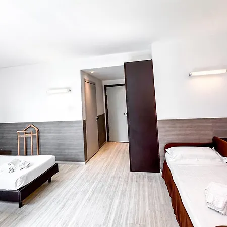 Hotel Continental Urban Art 4*