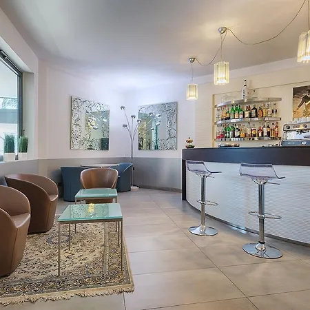 Hotel Continental Urban Art 4*