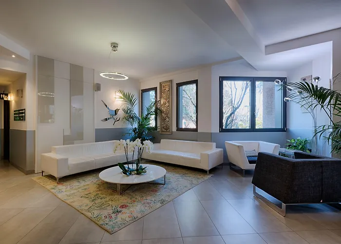 Continental Urban Art Hotel 4*