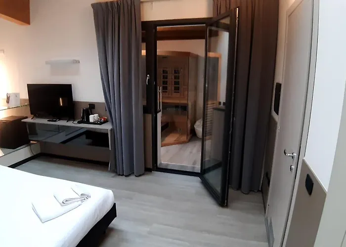 Hotel Continental Urban Art 4*